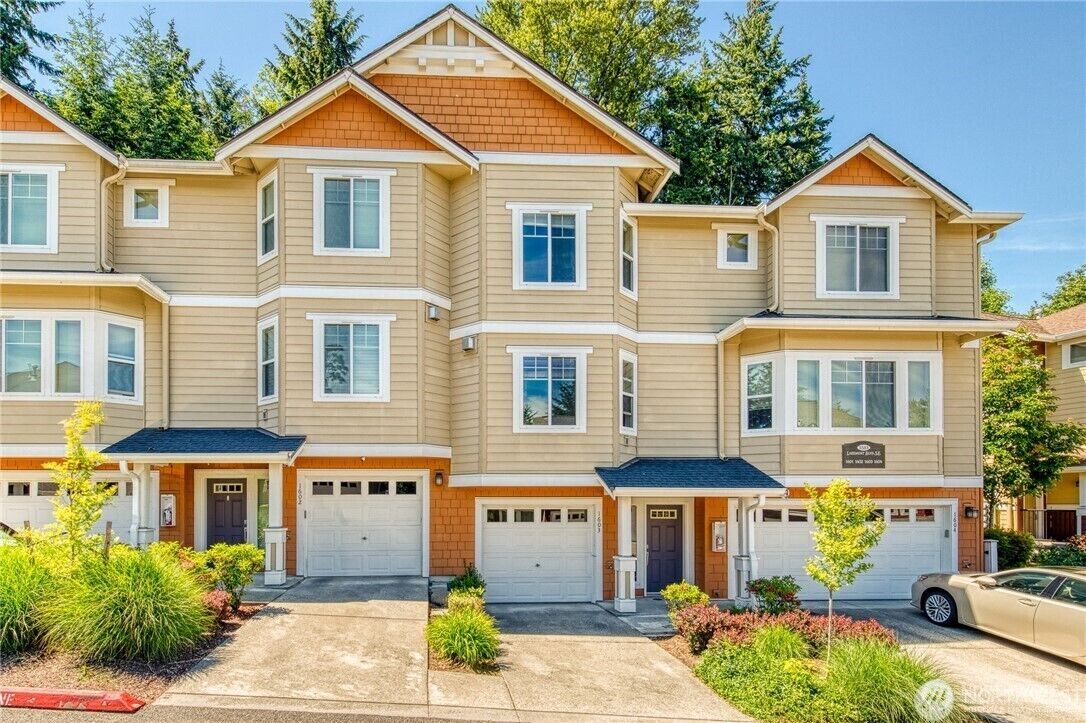 Property Photo:  5583  Lakemont Boulevard SE 1603  WA 98006 