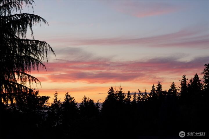 Property Photo:  1115  4th Avenue S 3C  WA 98020 