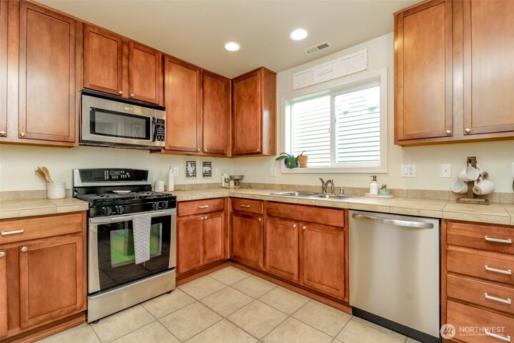 Property Photo:  2211  119th Drive SE  WA 98258 