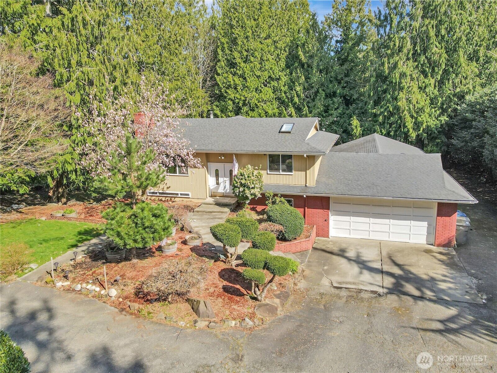 Property Photo: 12001 Robinhood Lane WA 98290