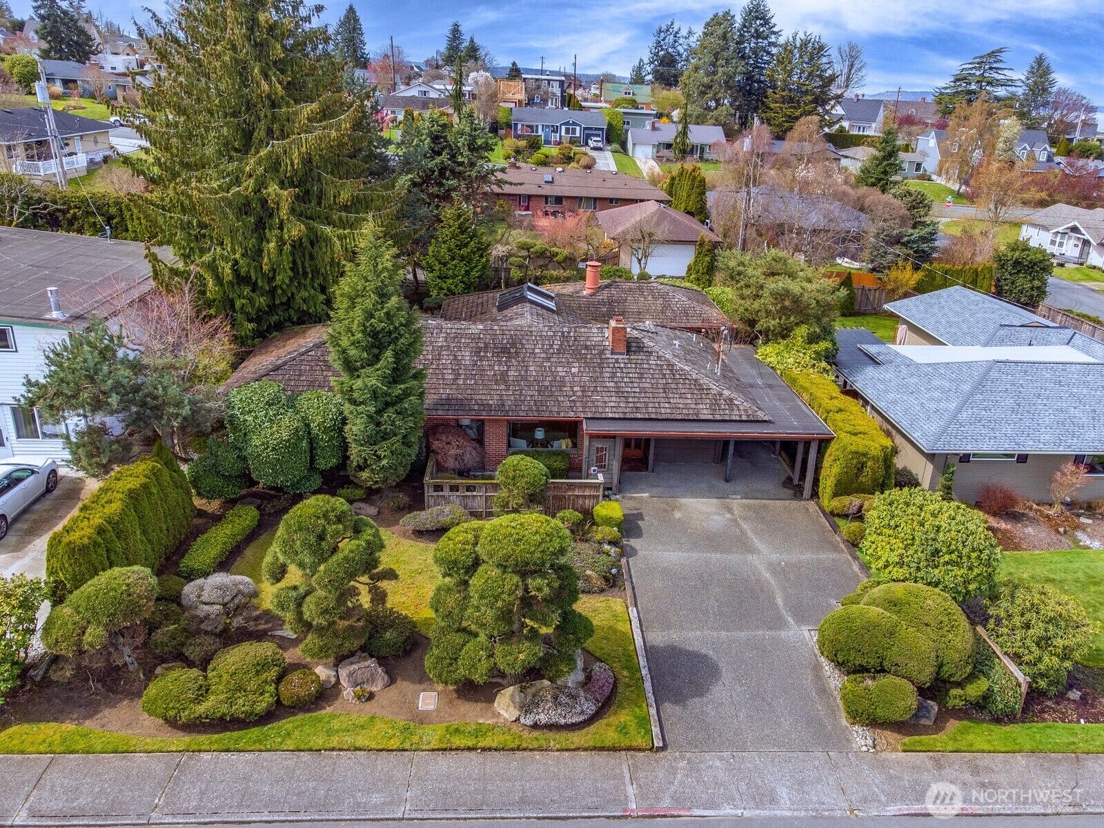 Property Photo:  606  Wetmore Avenue  WA 98201 