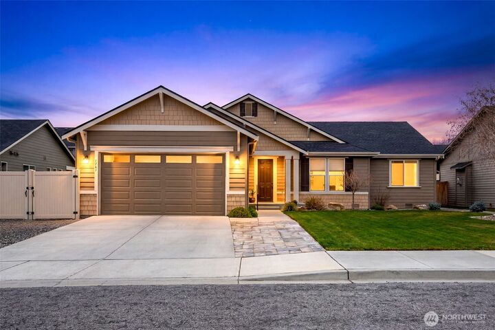 Property Photo: 1747 S Blanchard Loop WA 98802