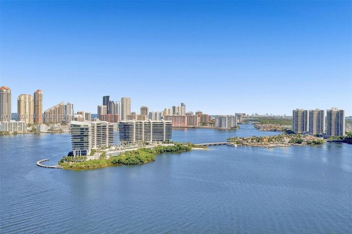 Property Photo: 3370 Hidden Bay Dr Ts2810 FL 33180