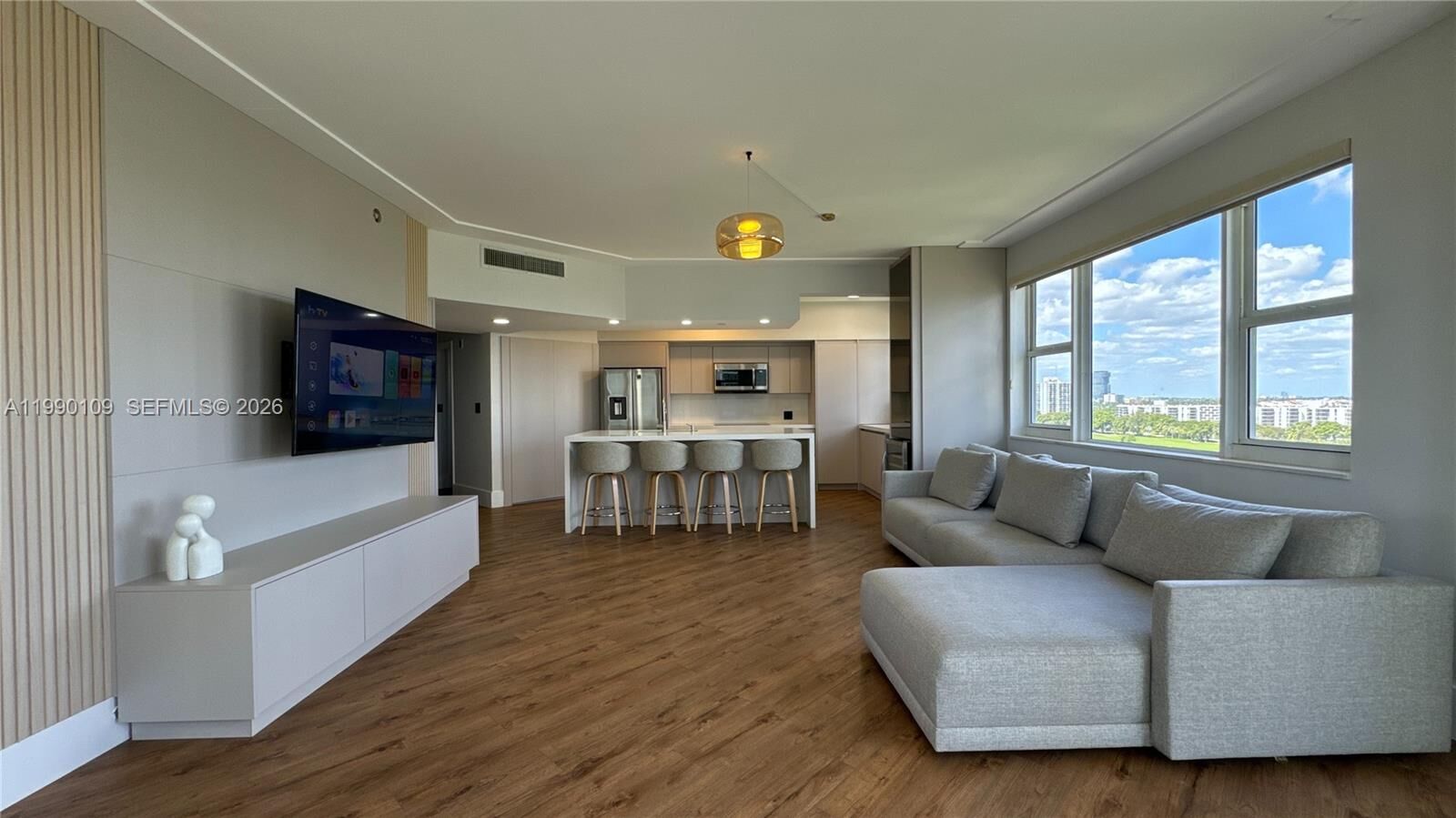 Property Photo:  20000 E Country Club Dr 1016  FL 33180 