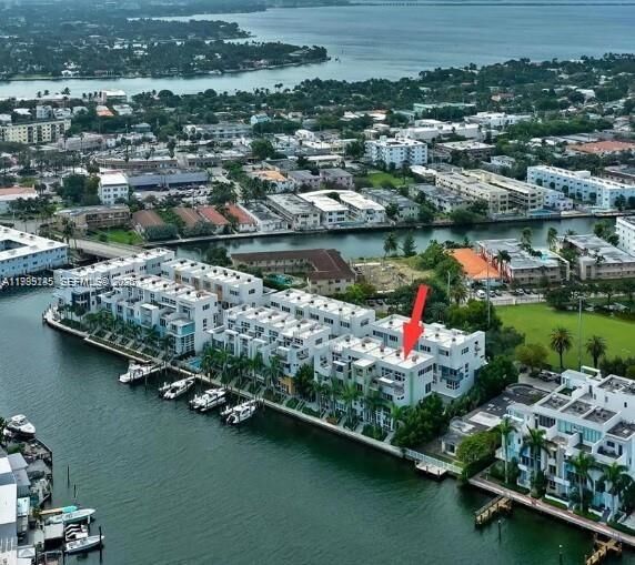 Property Photo:  101 N Shore Dr 101  FL 33141 