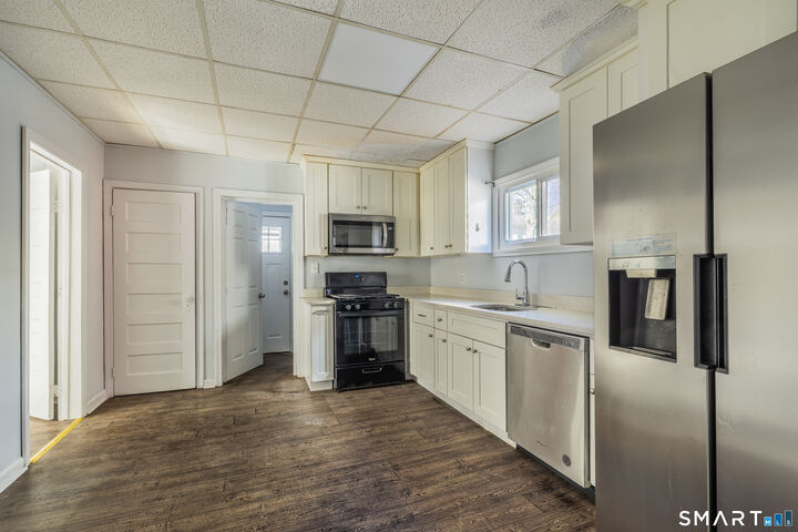 Property Photo:  92 Herkimer Street  CT 06604 