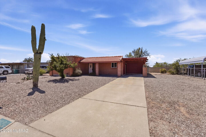 Property Photo:  7521 N Placita De Teresa  AZ 85741 