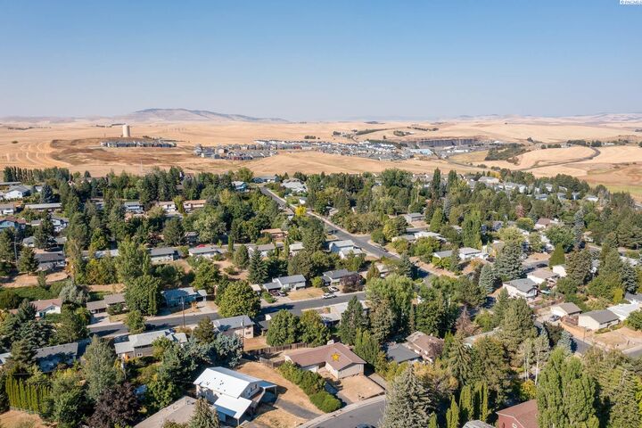 Property Photo:  340-342 NW North Street  WA 99163 