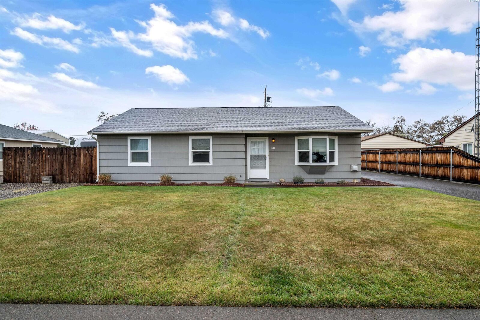 Property Photo:  411 Birch Ave  WA 99352 