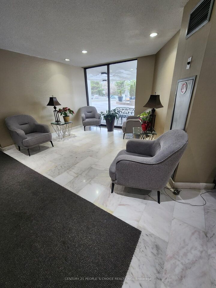 Photo de la propriété:  3695 Kaneff Crescent 1803  ON L5A 4B6 