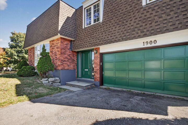Property Photo: 1900 Southampton Court ON K2C 0W3