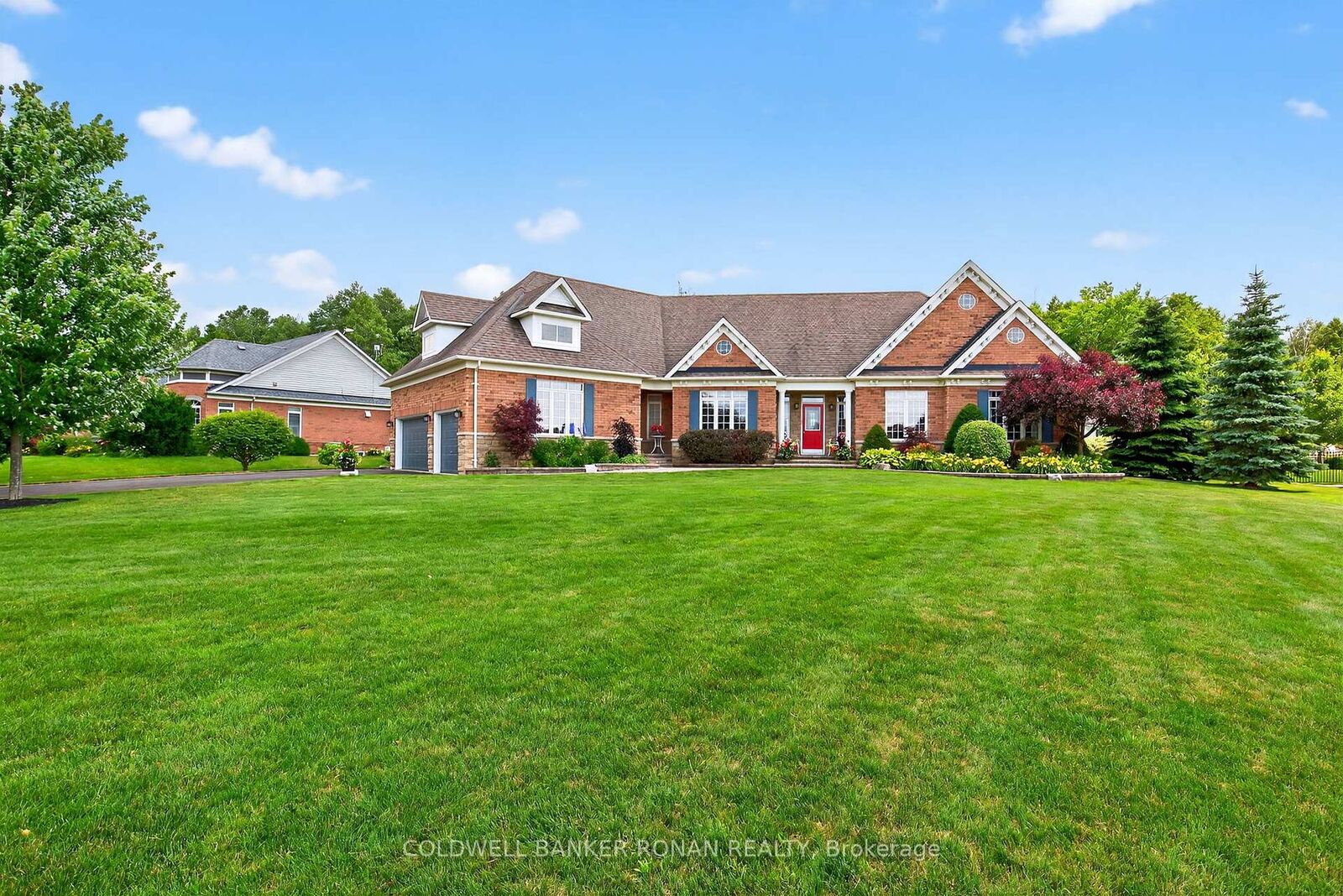 Photo de la propriété:  32 Underhill Court  ON L9R 1V2 