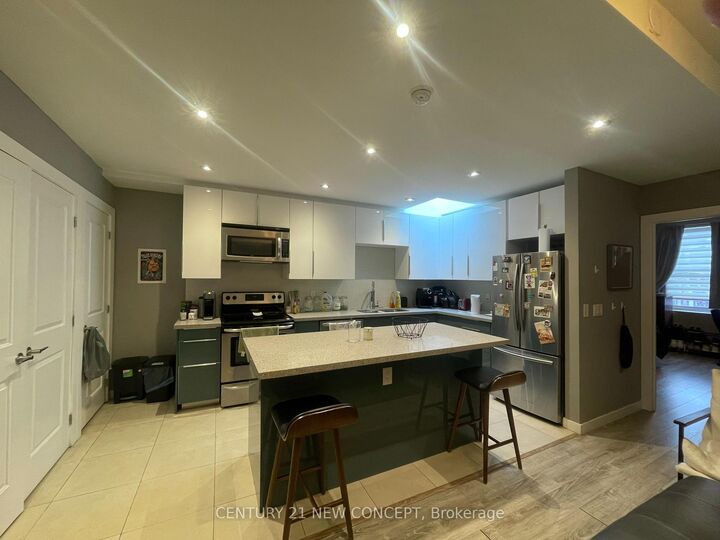 Photo de la propriété:  604 Bloor Street W 3  ON M6G 1K4 