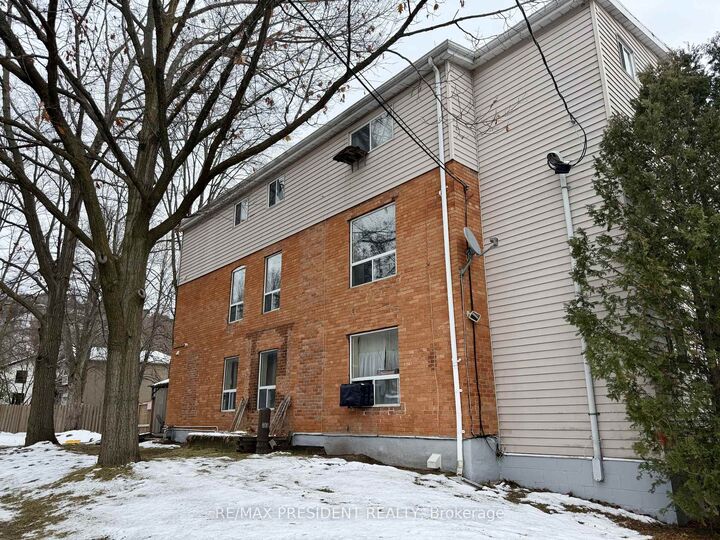 Property Photo: 37 Bond Street S ON L9H 3H2