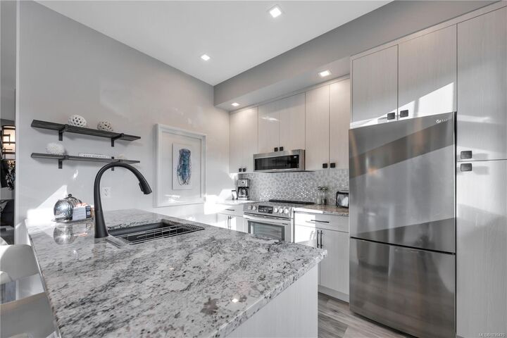 Property Photo: 1175 Resort Dr #6 BC V9P 2E3