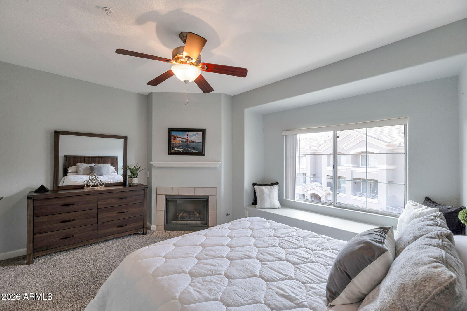 Property Photo:  4455 E Paradise Village Parkway S 1052  AZ 85032 