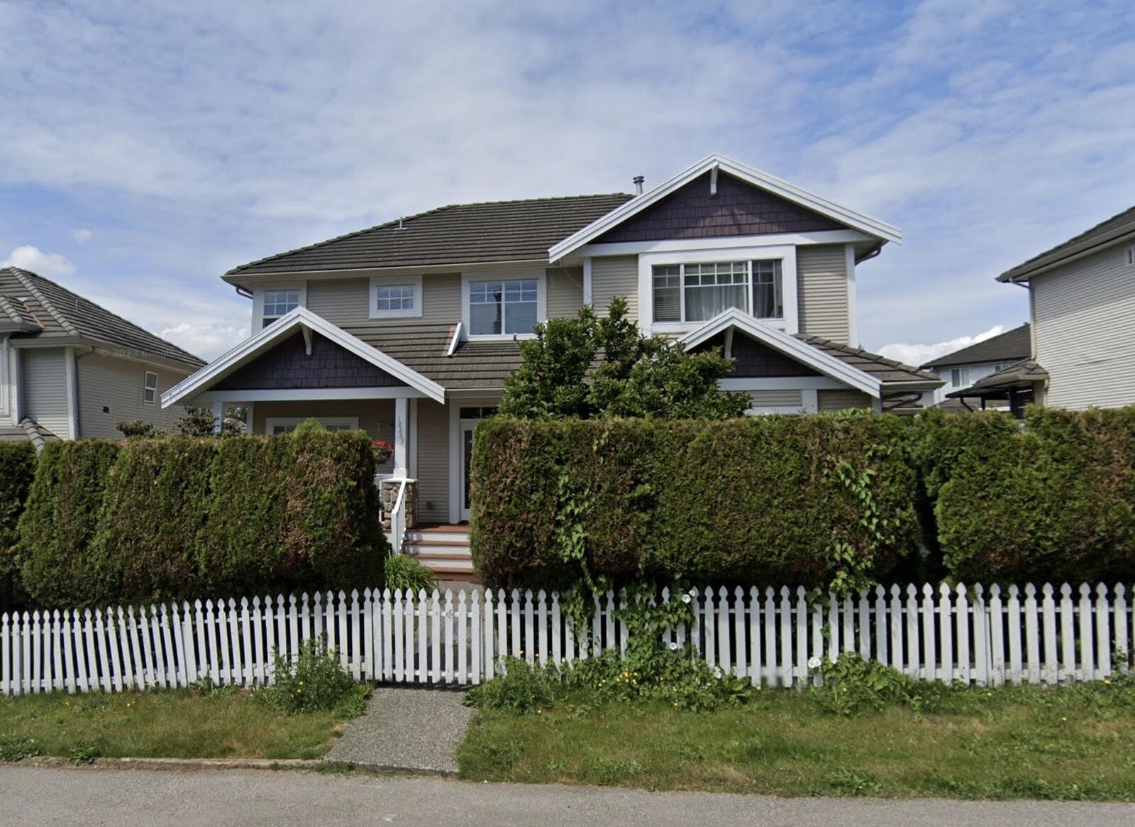 Photo de la propriété:  18267 64 Avenue  BC V3S 0M3 