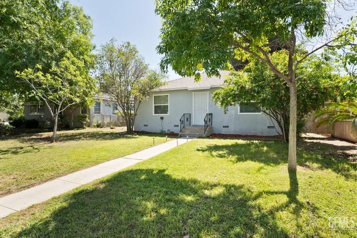 Property Photo:  2914 Cedar Street  CA 93301 