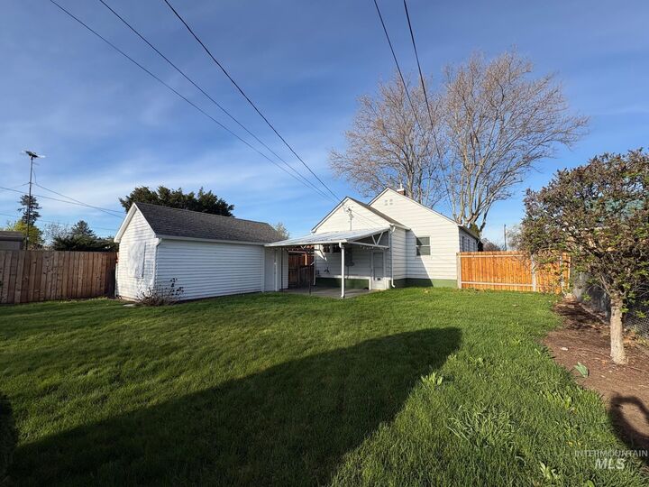 Property Photo: 625 10th Street WA 99403