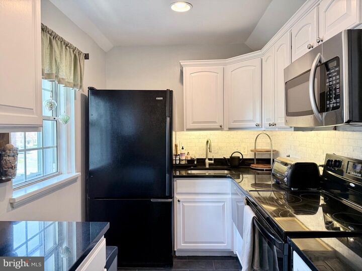 Property Photo:  4628 36th Street S B1  VA 22206 