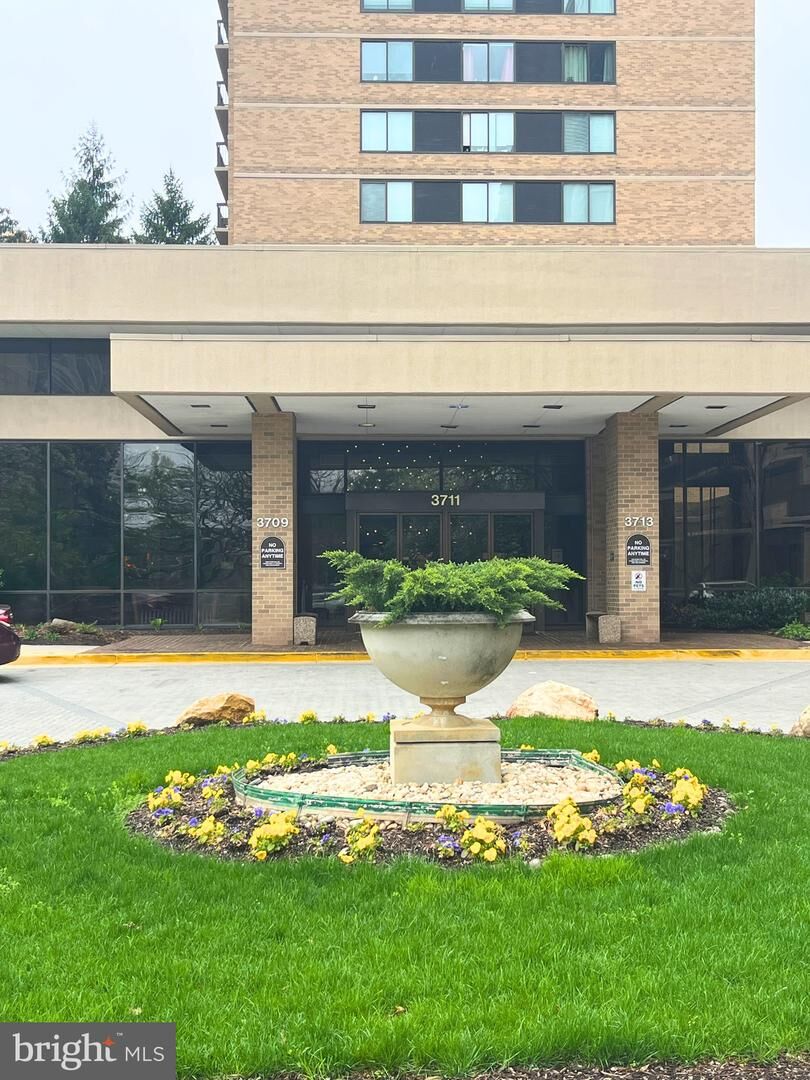 Property Photo: 3713 S George Mason Drive 901 VA 22041