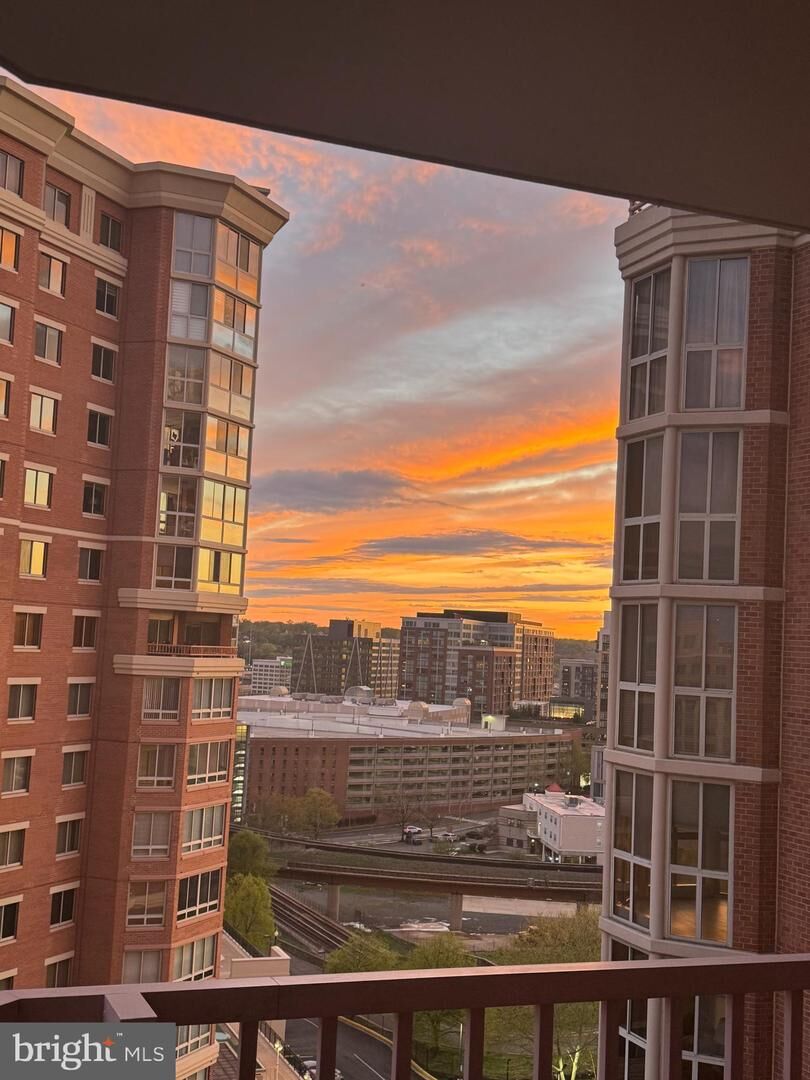 Property Photo: 2121 Jamieson Avenue 1506 VA 22314