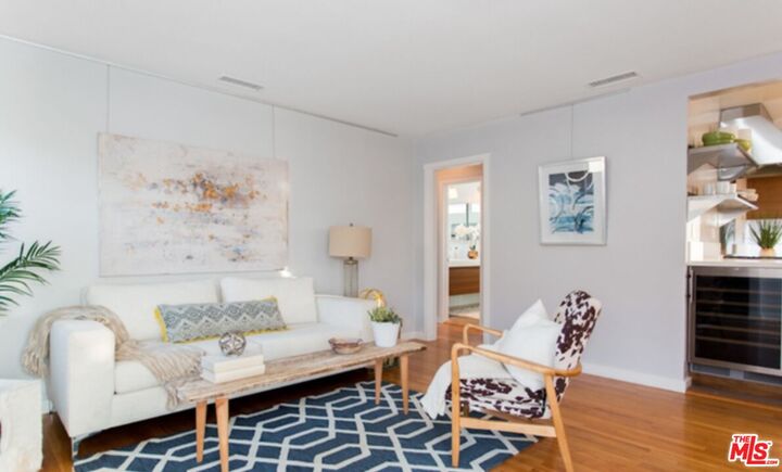 Property Photo: 1060 Nowita Pl CA 90291