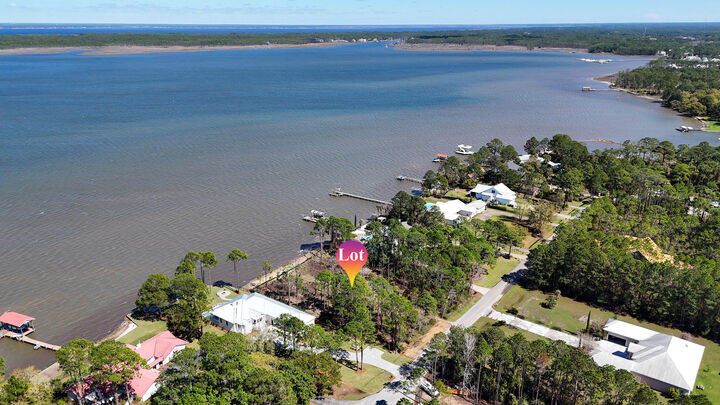 Property Photo: 24 Woodland Bayou Drive FL 32459