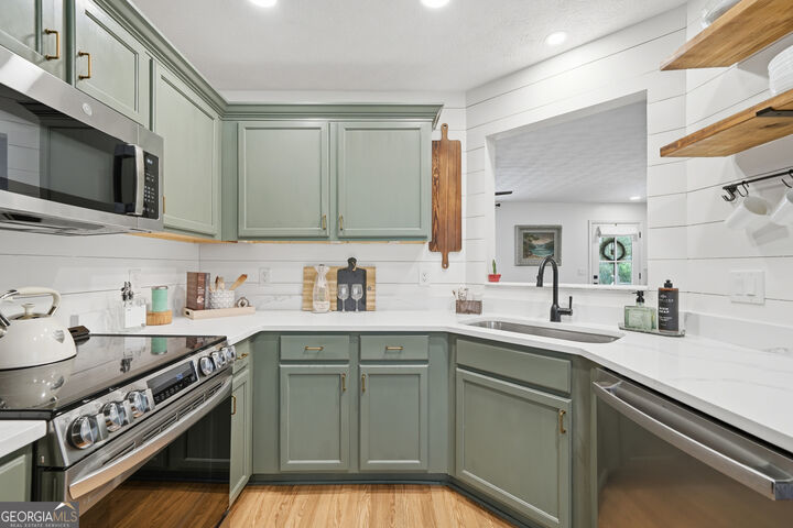 Property Photo:  404 Eileen Circle  GA 30114 