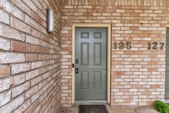 Property Photo: 8100 Cambridge Street 125 TX 77054