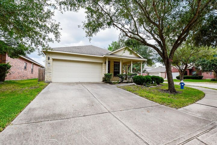 Property Photo: 6014 Starbrook Creek Drive TX 77494