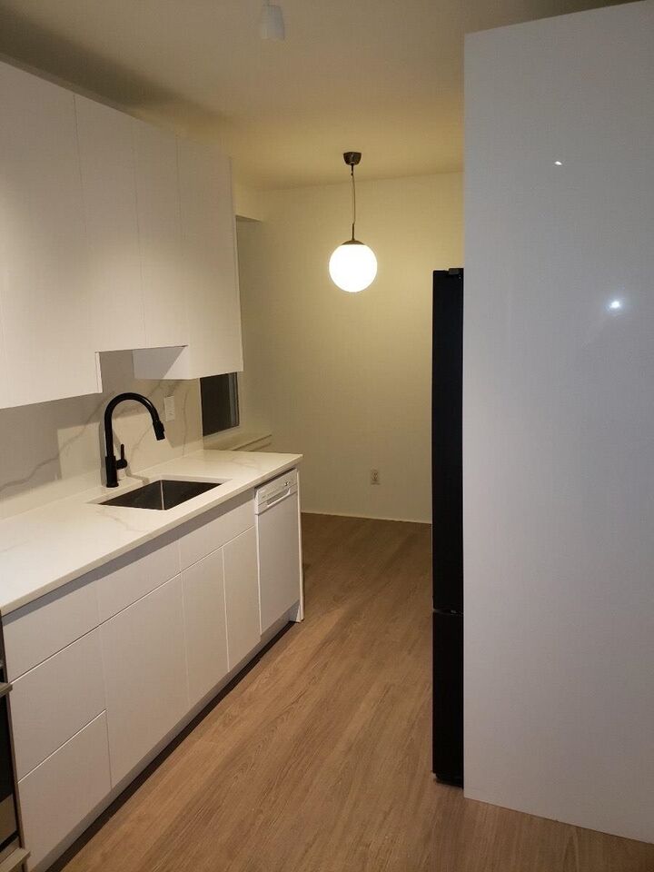 Property Photo:  135 Van Wagenen Ave 4B  NJ 07306 