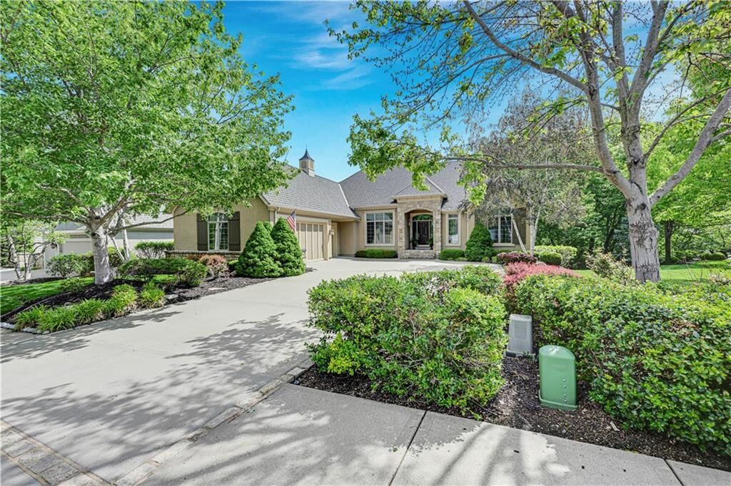 Property Photo:  16719 S Country Club Drive  MO 64012 