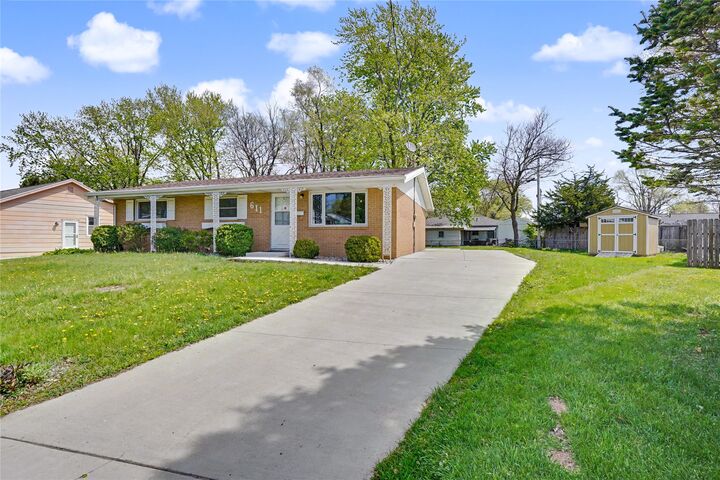 Property Photo:  611 6th Avenue SE  IA 50009 