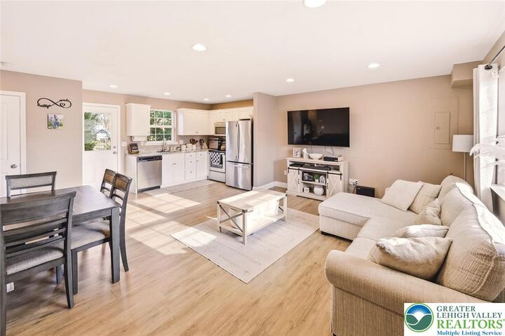 Property Photo:  312 Central Park Avenue  PA 18018 