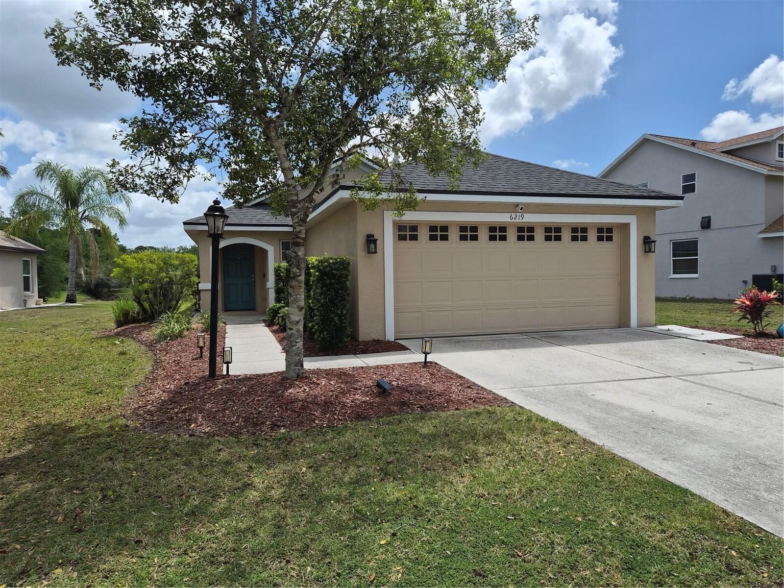 Property Photo:  6219 Blue Runner Court  FL 34202 