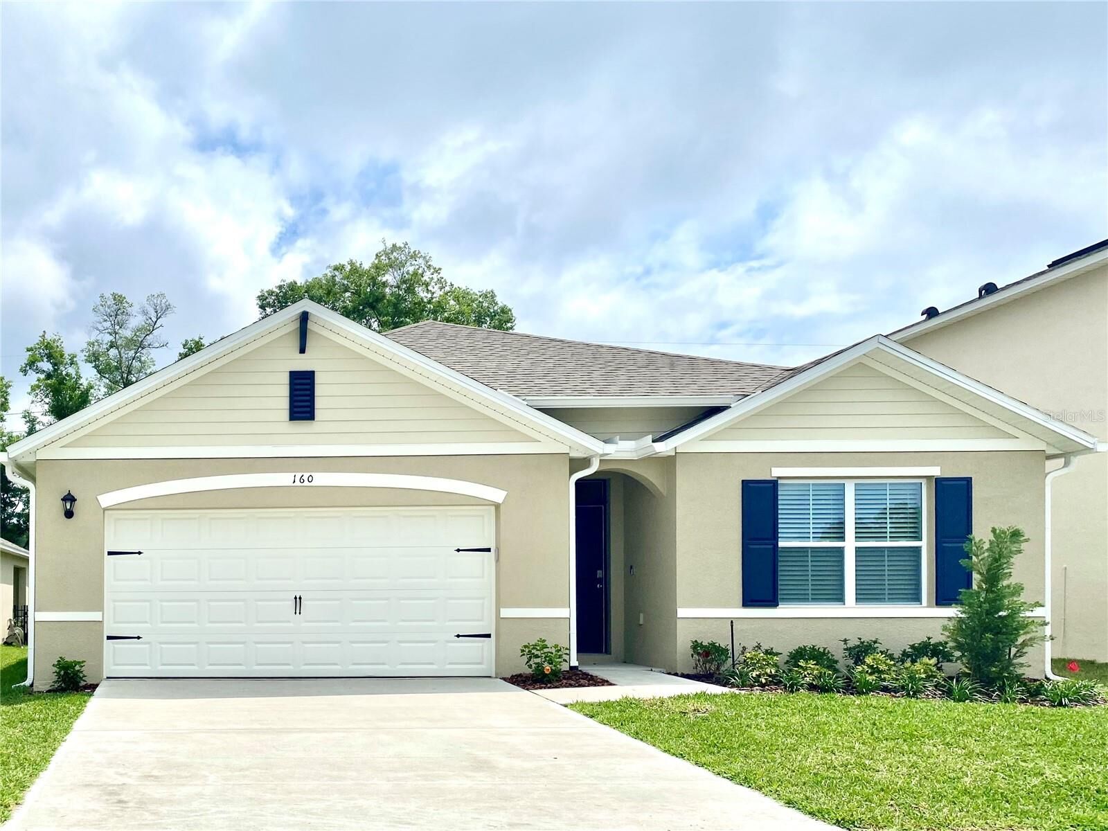 Property Photo: 160 Victoria Oaks Boulevard FL 32724
