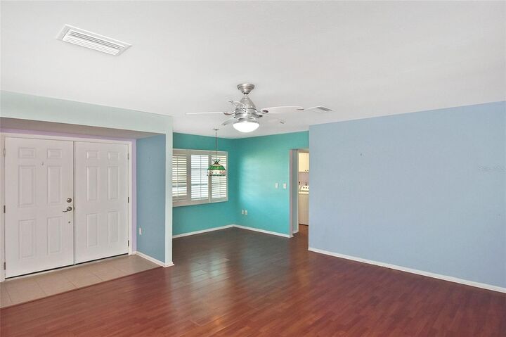 Property Photo: 430 Clover Road FL 34293