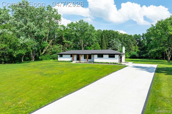 Property Photo:  6284 Malvern Drive  MI 48098 2137 