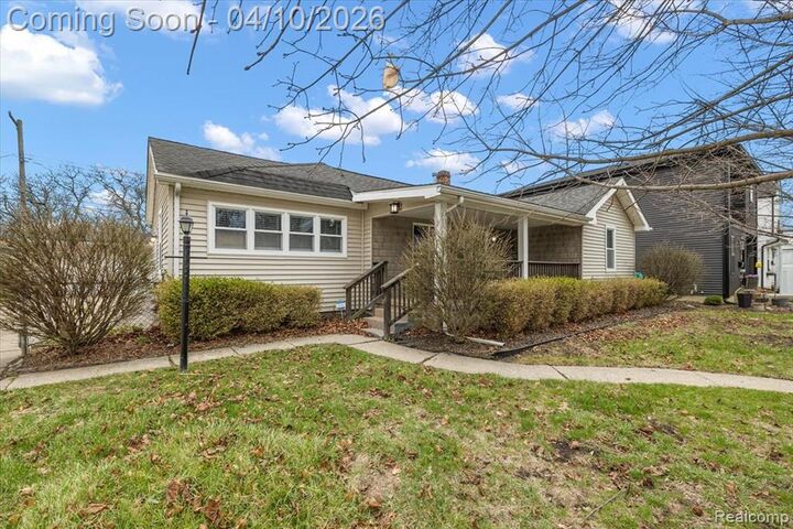 Property Photo:  1920 E Saratoga Street  MI 48220 2068 