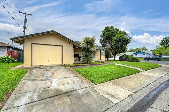 Property Photo:  7101 21st Street  CA 95822 