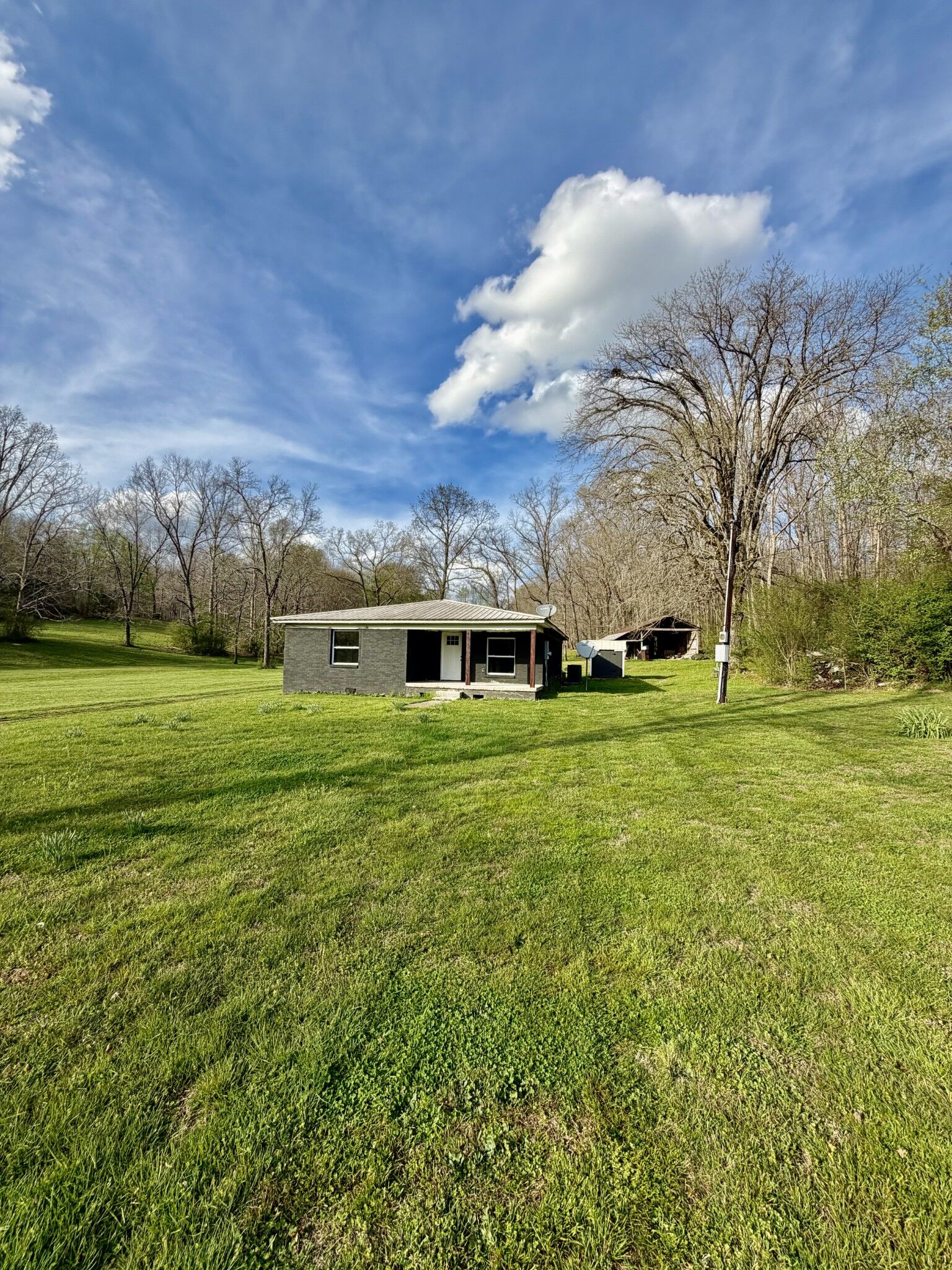 Property Photo:  708 Waterloo Rd  TN 38486 