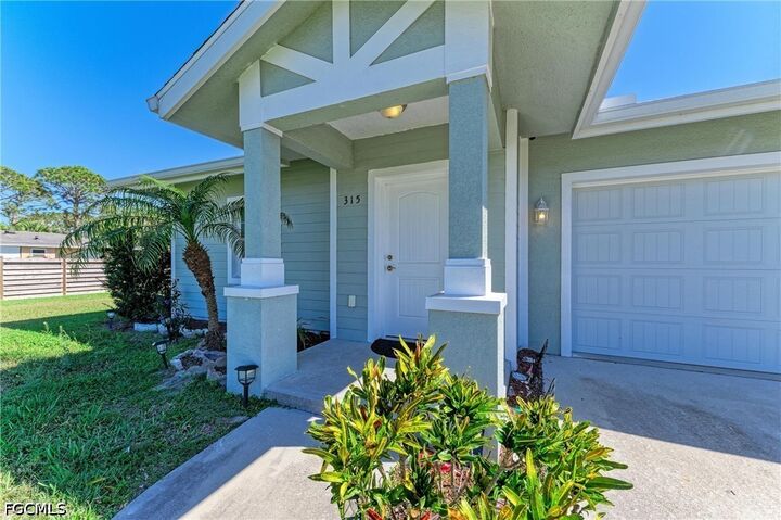 Property Photo: 315 Southland Road FL 34293
