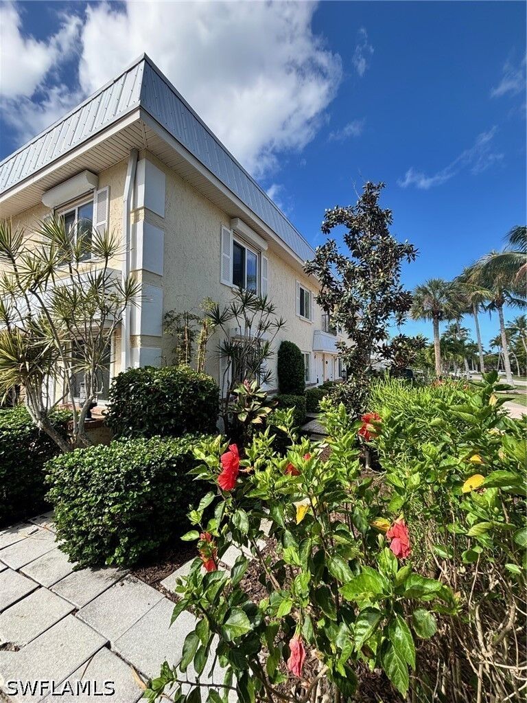 Property Photo:  296 4th Avenue S 296  FL 34102 