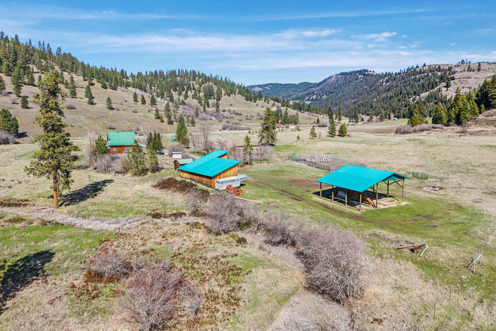 Property Photo:  3019 Pierre Lake Rd  WA 99141 