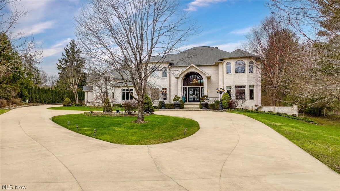 Property Photo:  25 Brandon Court  OH 44022 