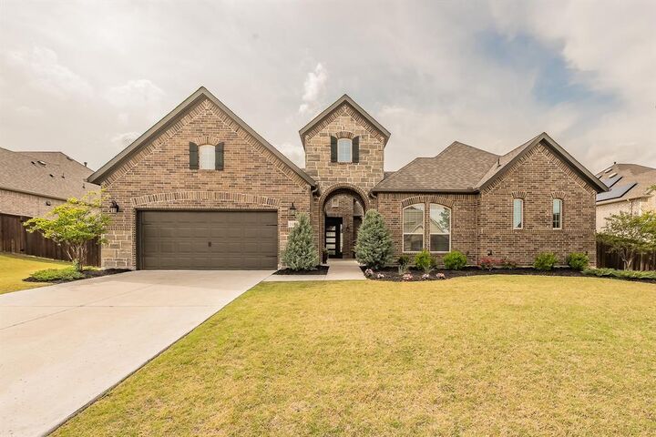 Property Photo: 1686 Chicory Court TX 76052