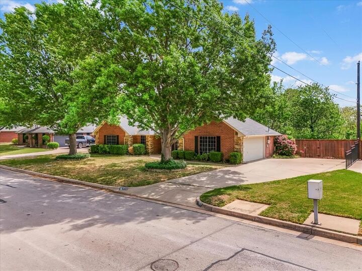 Property Photo:  413 Flagstone Drive  TX 76028 