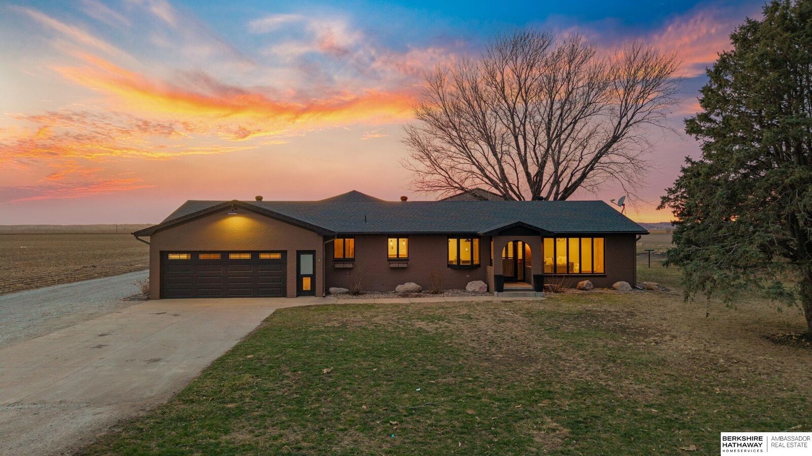 Property Photo:  1140 County Road 42  NE 68061 