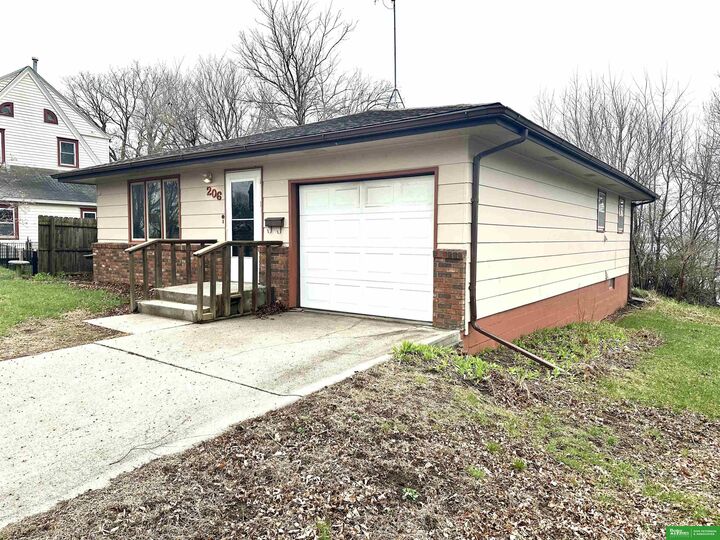 Property Photo:  206 N Thomas Street  NE 68045 